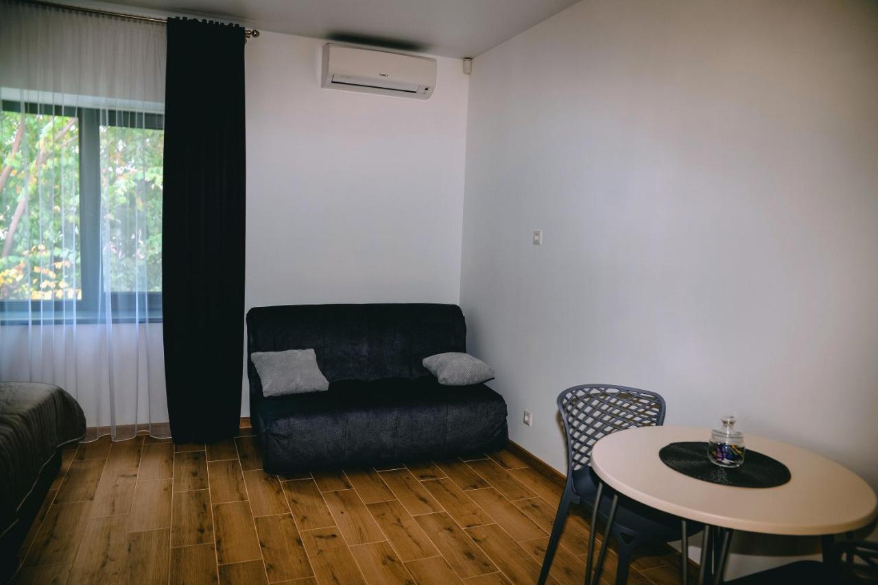 Four Rooms Apartments 切尔卡瑟 外观 照片